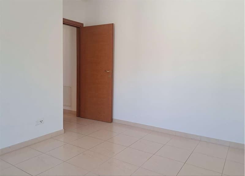 Spazioso attico di 4,5 locali con vista lago in casa bifamiliare (7)