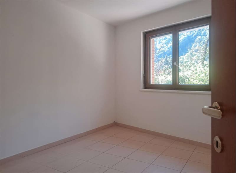 Spazioso attico di 4,5 locali con vista lago in casa bifamiliare (8)