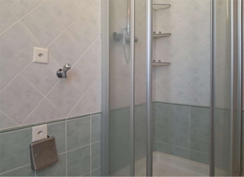 Spazioso attico di 4,5 locali con vista lago in casa bifamiliare (12)