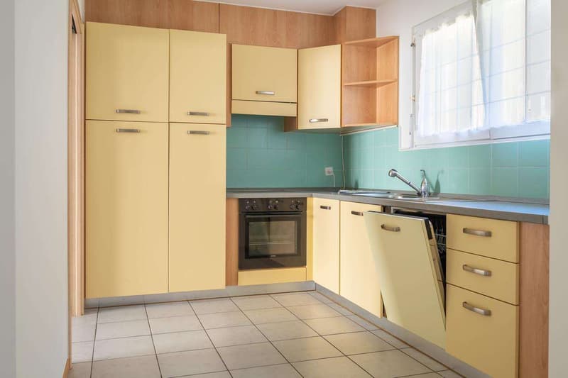 Melano: piacevole maisonette di 3,5 locali con terrazze e parcheggi (7)