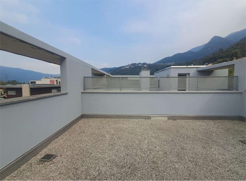 Melano: piacevole maisonette di 3,5 locali con terrazze e parcheggi (12)