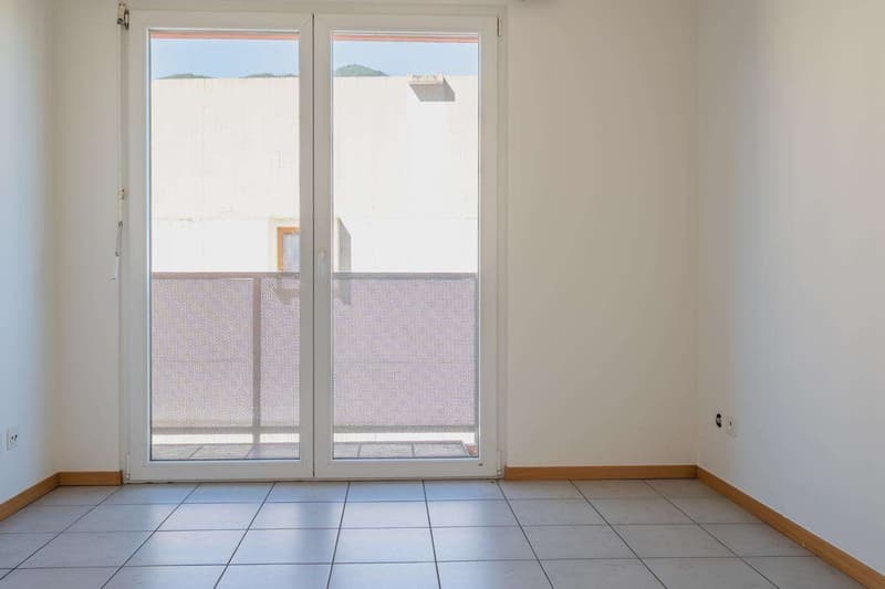 Melano: piacevole maisonette di 3,5 locali con terrazze e parcheggi (4)