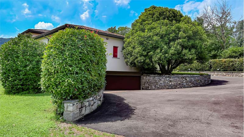 PRESTIGIOSA VILLA CON VISTA LAGO (7)