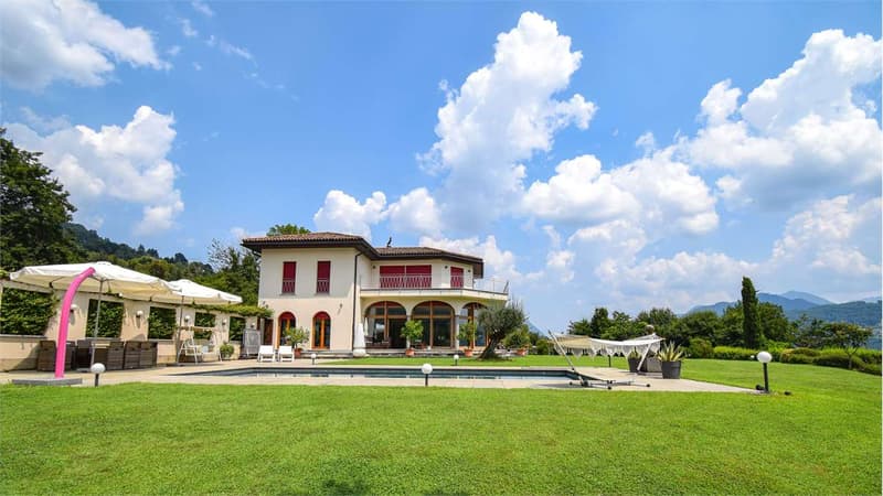 PRESTIGIOSA VILLA CON VISTA LAGO (4)