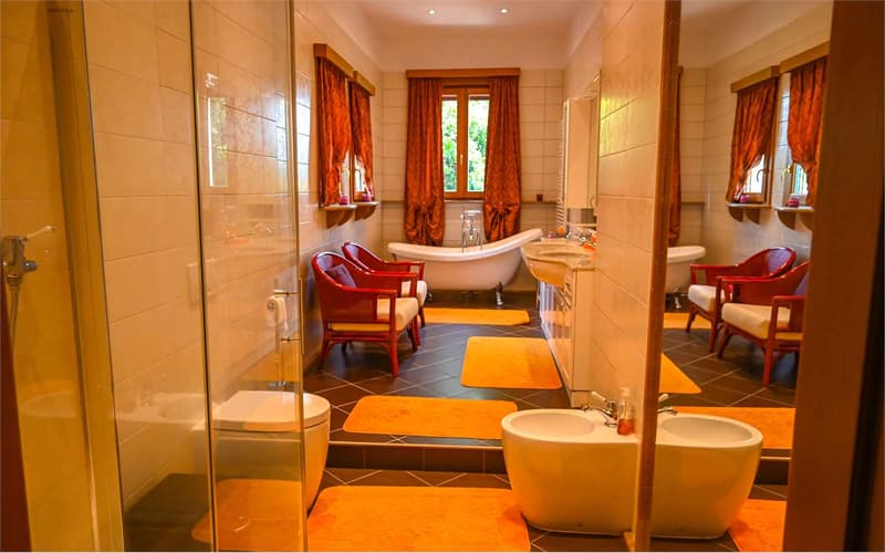 PRESTIGIOSA VILLA CON VISTA LAGO (13)