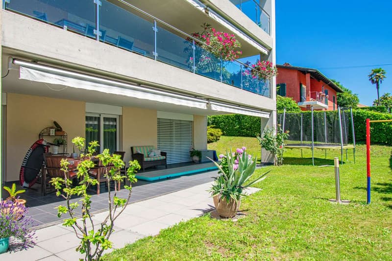 APPARTAMENTO CON VISTA LAGO E GIARDINO (2)