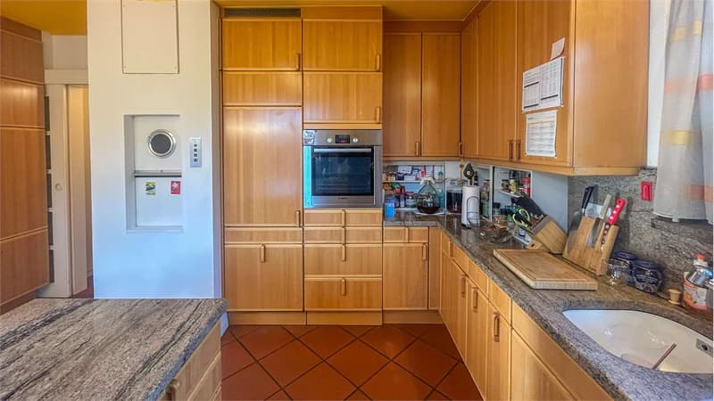 ELEGANTE VILLA CON GIARDINO IN ZONA STRATEGICA (5)