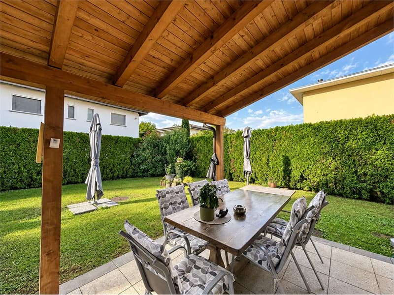VILLETTA SINGOLA CON GIARDINO A MONTAGNOLA (1)