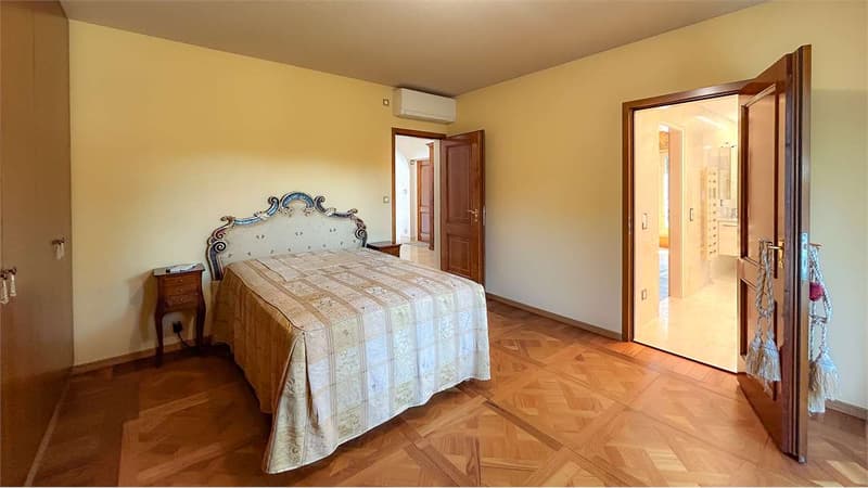 VILLA INDIPENDENTE CON PISCINA E DEPANDANCE (13)