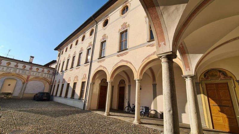 MENDRISIO CENTRO: PRESTIGIOSO UFFICIO AL PALAZZO POLLINI (1)