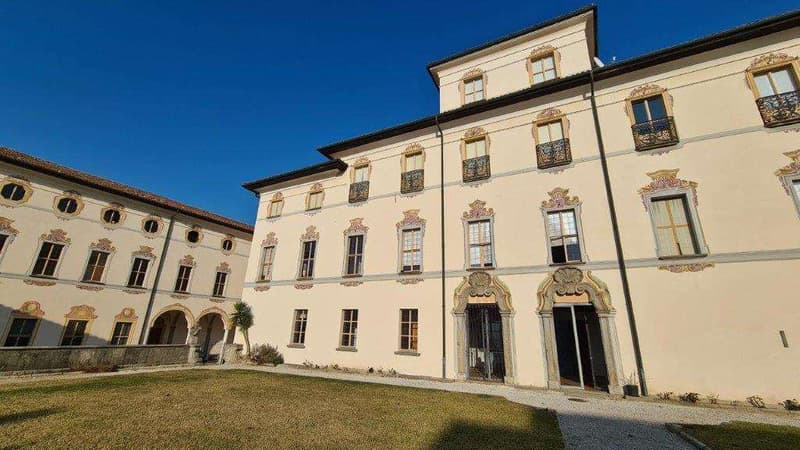 MENDRISIO CENTRO: PRESTIGIOSO UFFICIO AL PALAZZO POLLINI (2)