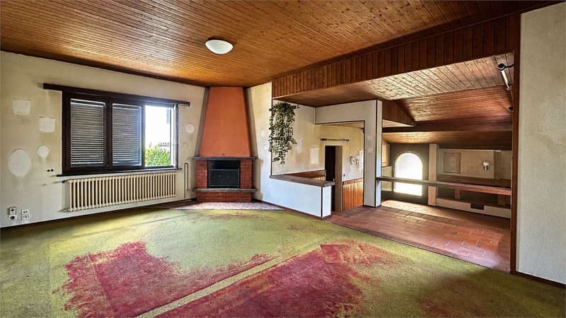 VILLA CON PISCINA IMMERSA NEL VERDE DA RINNOVARE (10)