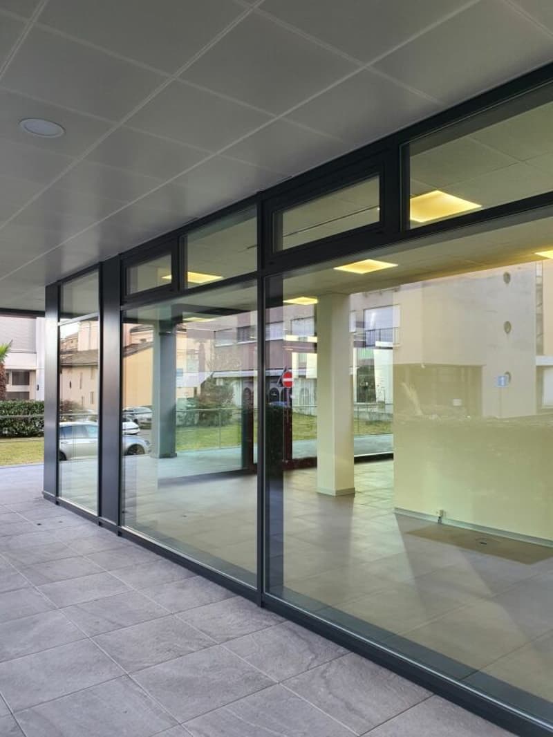 Espace commercial au rez-de-chaussée d'environ 80 m² de superficie - Zone USI de Lugano - Résidence Agorà (2)
