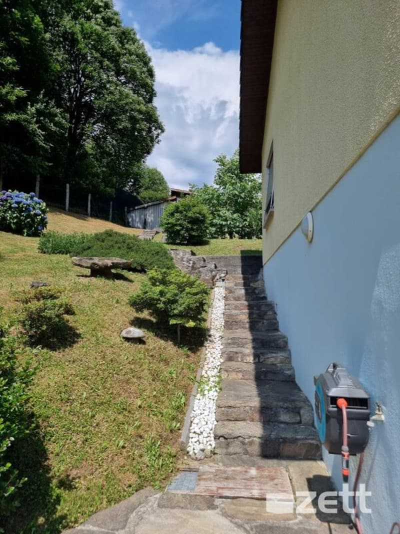 Einfamilienhaus 4.5 Zimmer mit großem Garten in Medeglia (14)