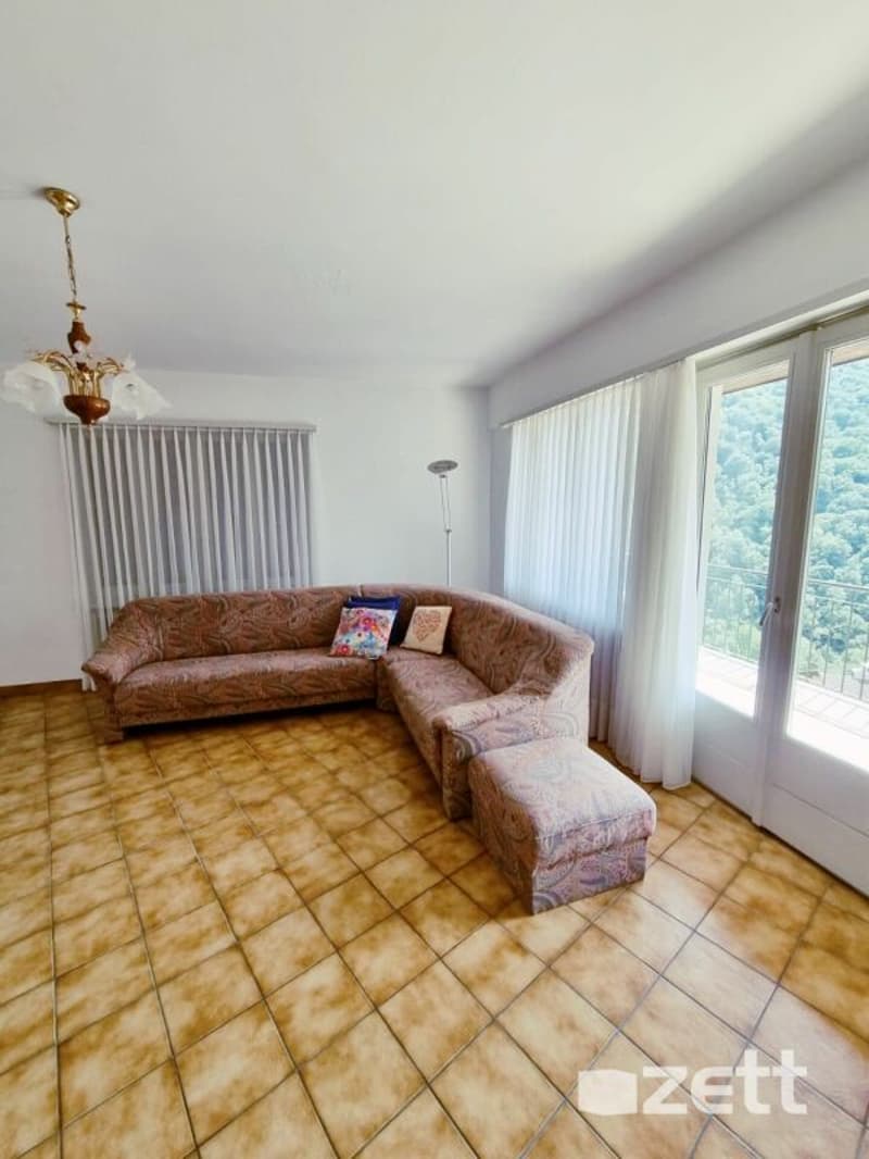 Einfamilienhaus 4.5 Zimmer mit großem Garten in Medeglia (4)