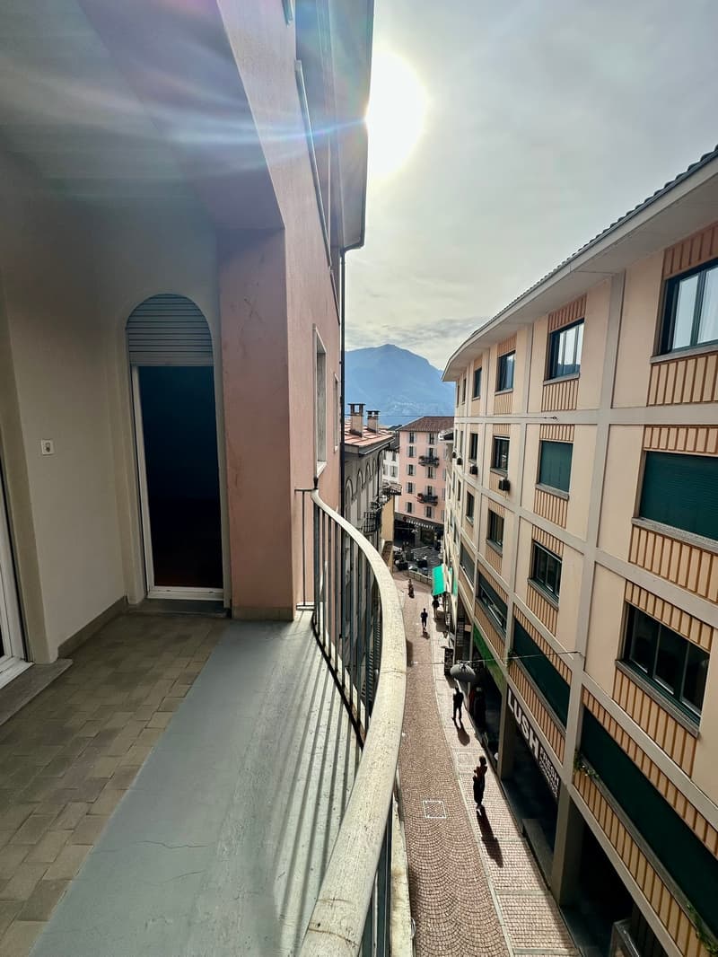 4 locali in Via Cattedrale, zona pedonale Lugano (1)