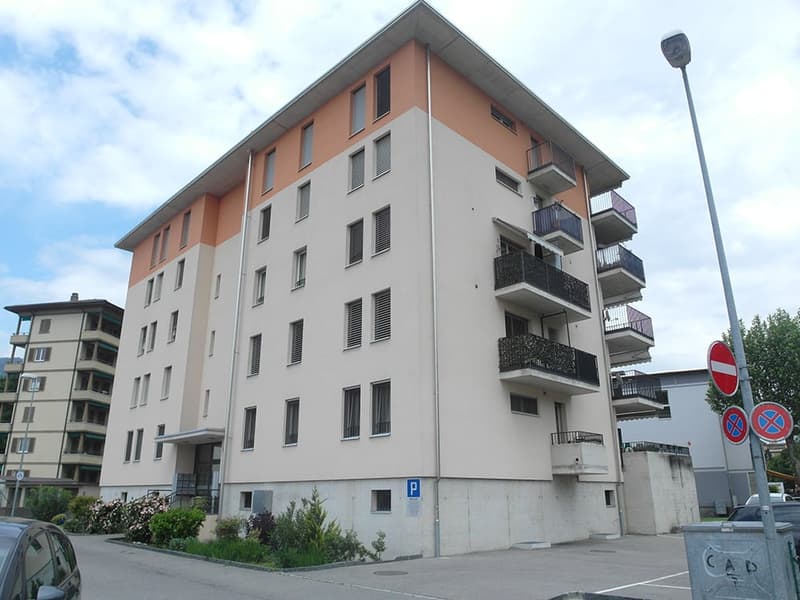 Chiasso – Luminoso appartamento di 2.5 locali con balcone e posteggio in autorimessa (8)
