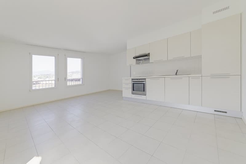 Chiasso – Luminoso appartamento di 2.5 locali con balcone e posteggio in autorimessa (4)