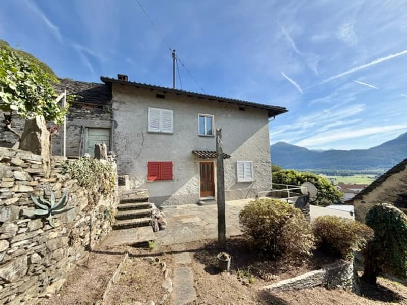 VENDESI A LAVERTEZZO - Terreno edificabile con vista sul piano di Magadino e il Lago Maggiore (1)