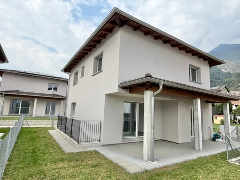 VENDESI A CUGNASCO - NUOVA CASA UNIFAMILIARE DI 5.5 LOCALI IN ZONA TRANQUILLA (1)
