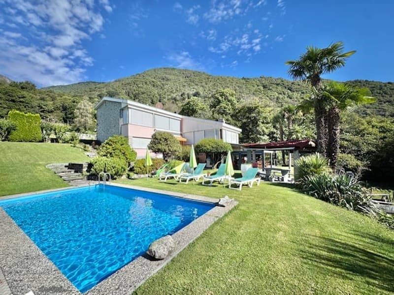 VENDESI IN VAL RESA (Brione sopra Minusio) - CASA CON PISCINA ED AMPIO GIARDINO (12)