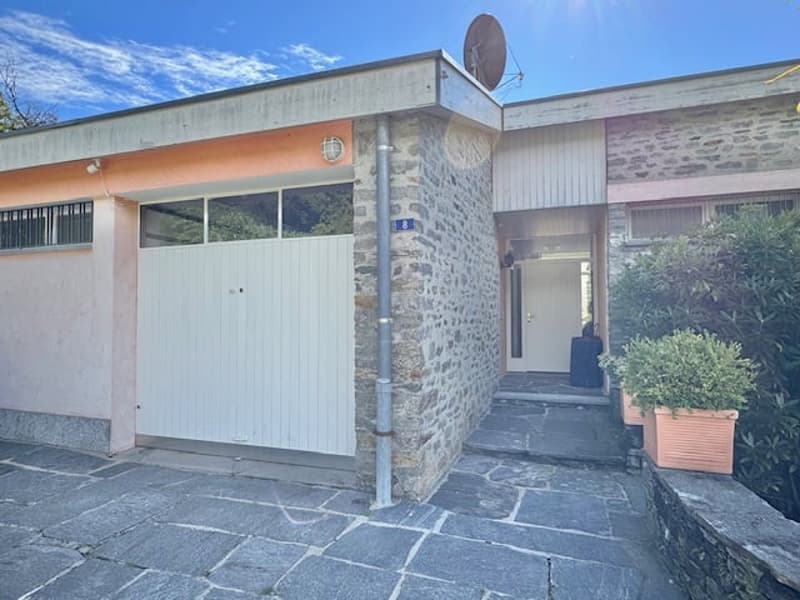 VENDESI IN VAL RESA (Brione sopra Minusio) - CASA CON PISCINA ED AMPIO GIARDINO (20)
