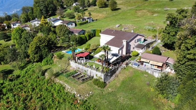 VENDESI IN VAL RESA (Brione sopra Minusio) - CASA CON PISCINA ED AMPIO GIARDINO (3)