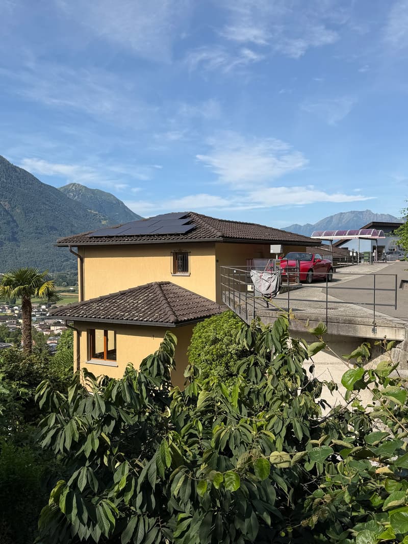 VENDESI A CUGNASCO - Bella casa unifamiliare di 5.5 loc. in buonissimo stato - Schönes 5.5 Zi.-Haus (9)