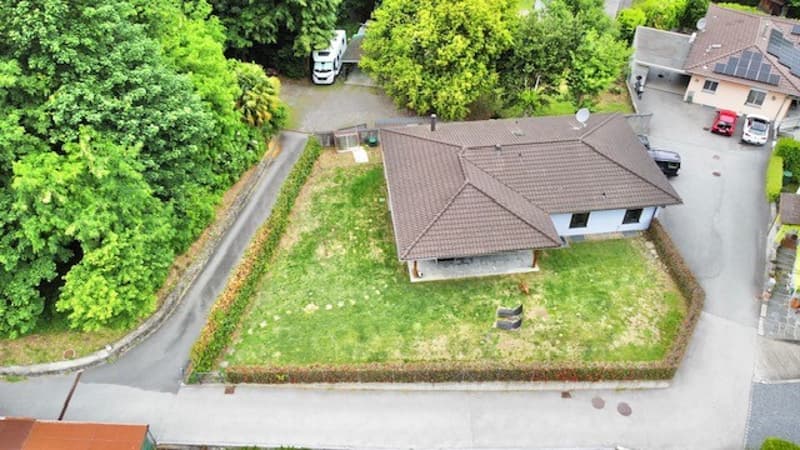 Moderne Einfamilienhaus mit privatem Garten in Golino zu verkaufen (4)