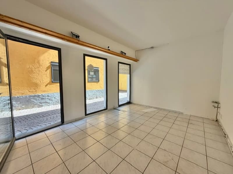 Verkauf im Dorf Ascona - Charmantes Geschäft mit Innenhof (1)