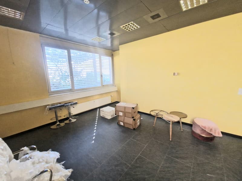 AFFITTASI AD ASCONA - 3 funzionali uffici in condivisione con studio medico (4)