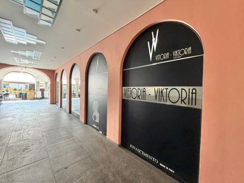 AFFITTASI A LOCARNO (PIAZZA GRANDE) - NEGOZIO SU DUE LIVELLI CON VETRINA (6)