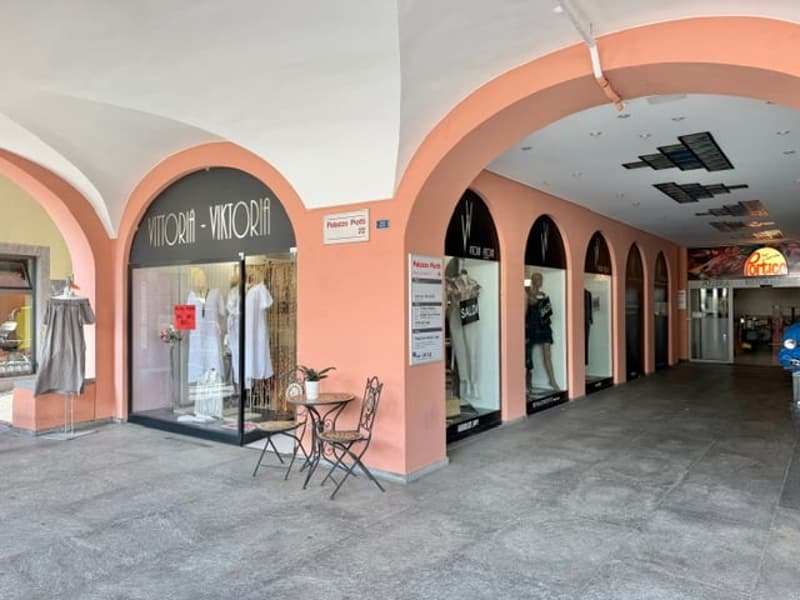 AFFITTASI A LOCARNO (PIAZZA GRANDE) - NEGOZIO SU DUE LIVELLI CON VETRINA (5)