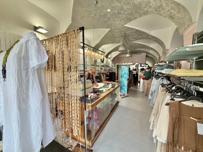 AFFITTASI A LOCARNO (PIAZZA GRANDE) - NEGOZIO SU DUE LIVELLI CON VETRINA (10)