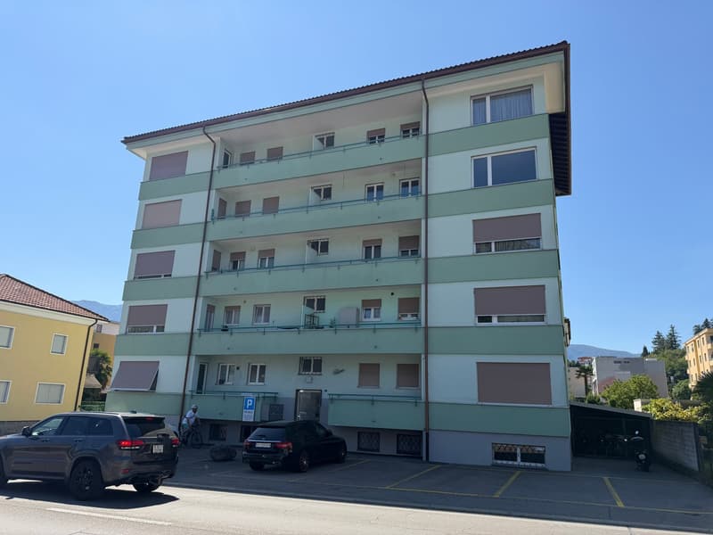 Vendesi a Losone appartamento ad angolo, soleggiato e centrale (2)