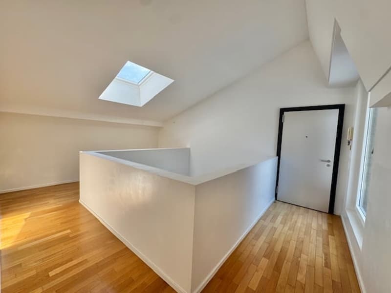 VENDESI IN CENTRO A LOSONE - MODERNO ATTICO DUPLEX DI 5.5 LOCALI (17)