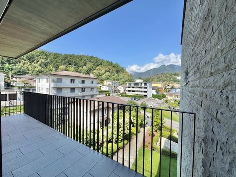 VENDESI IN CENTRO A LOSONE - MODERNO ATTICO DUPLEX DI 5.5 LOCALI (20)