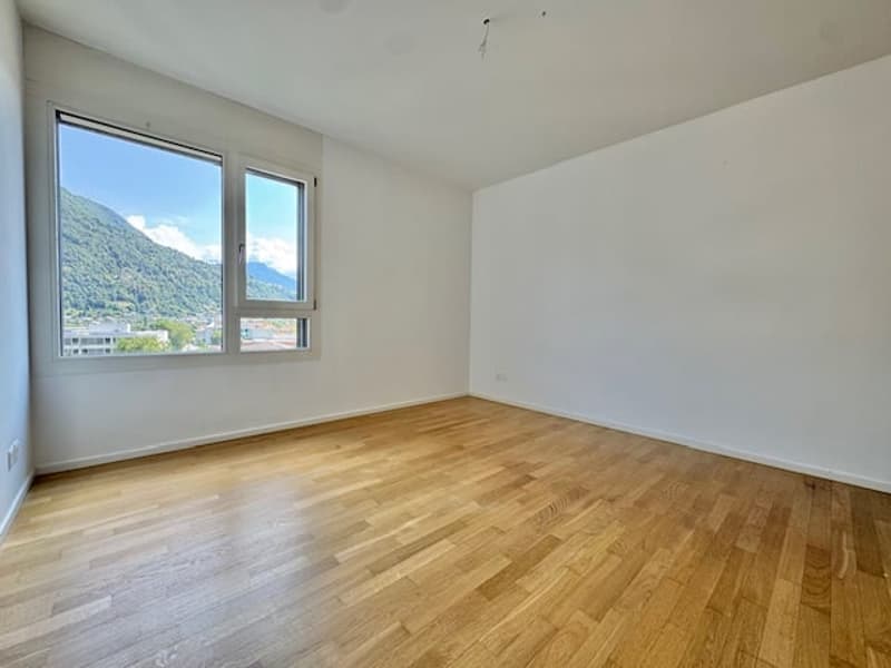 VENDESI IN CENTRO A LOSONE - MODERNO ATTICO DUPLEX DI 5.5 LOCALI (14)