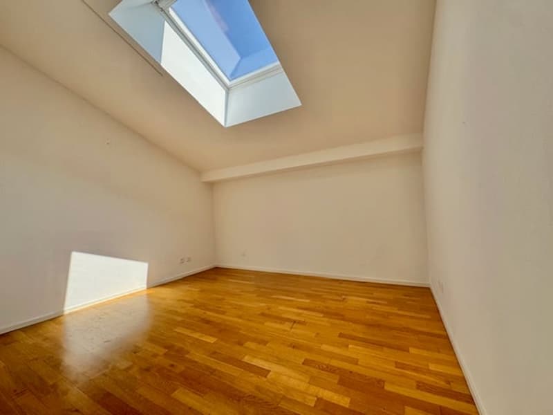 VENDESI IN CENTRO A LOSONE - MODERNO ATTICO DUPLEX DI 5.5 LOCALI (19)