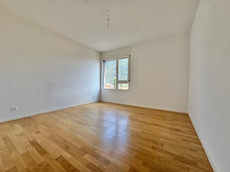 VENDESI IN CENTRO A LOSONE - MODERNO ATTICO DUPLEX DI 5.5 LOCALI (13)