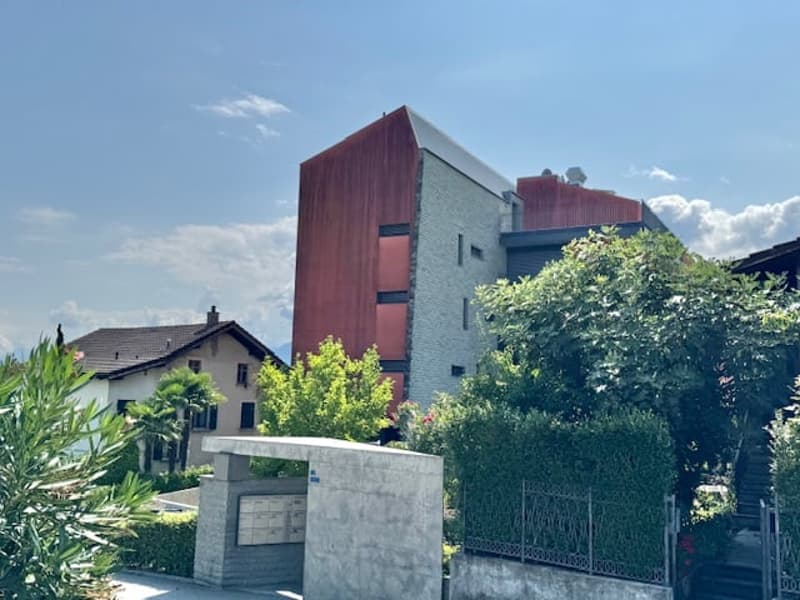 VENDESI IN CENTRO A LOSONE - MODERNO ATTICO DUPLEX DI 5.5 LOCALI (2)