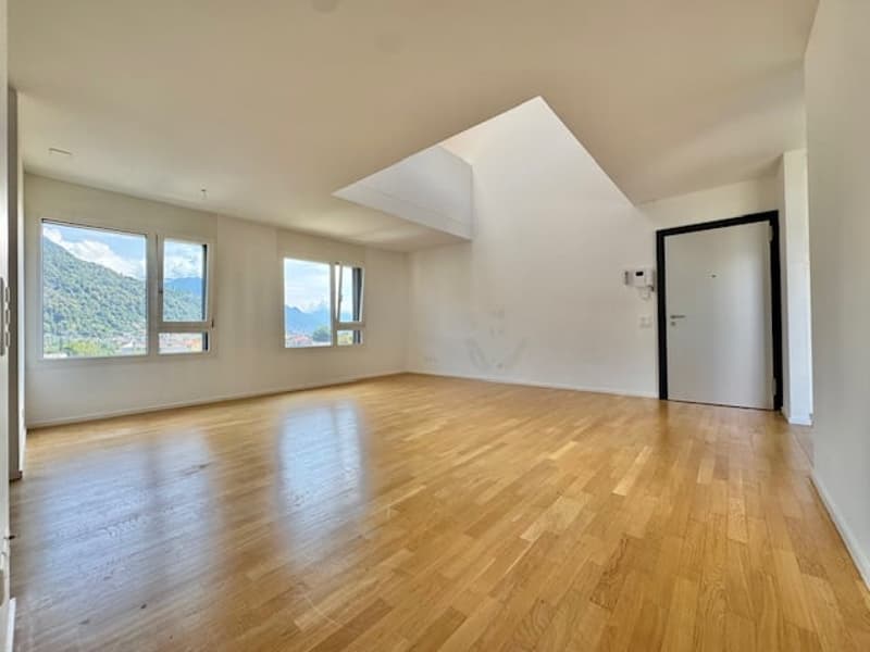 VENDESI IN CENTRO A LOSONE - MODERNO ATTICO DUPLEX DI 5.5 LOCALI (9)