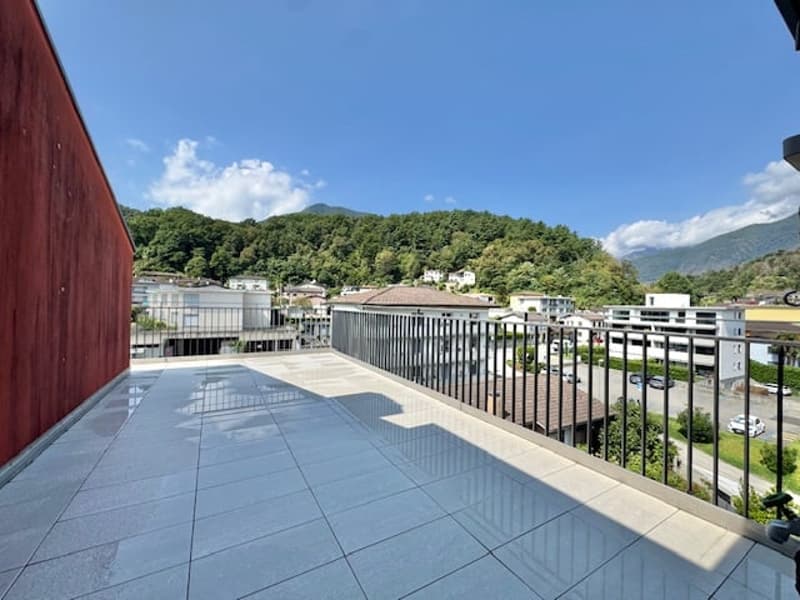 VENDESI IN CENTRO A LOSONE - MODERNO ATTICO DUPLEX DI 5.5 LOCALI (21)