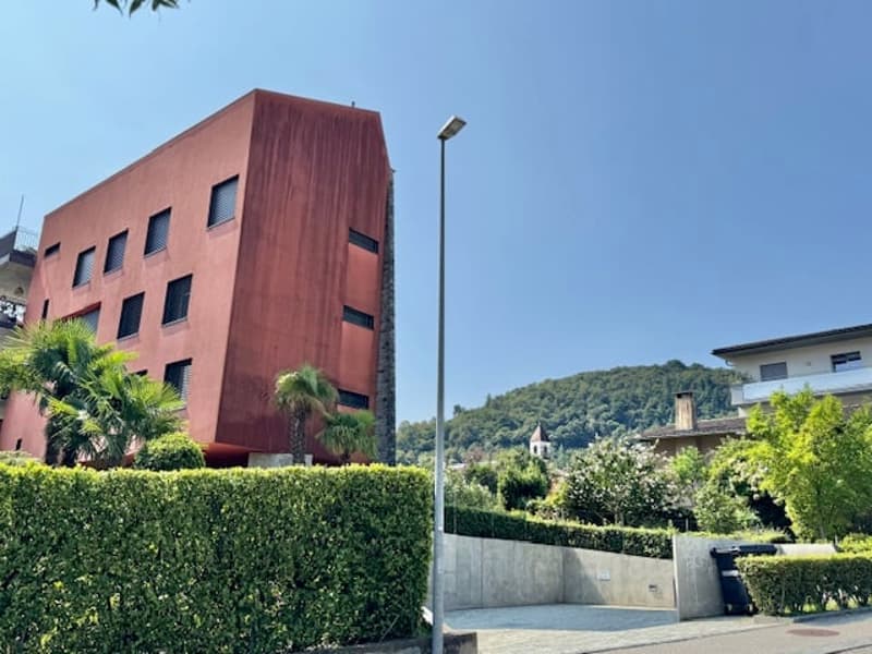 VENDESI IN CENTRO A LOSONE - MODERNO ATTICO DUPLEX DI 5.5 LOCALI (4)