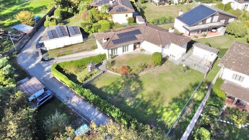 VENDESI A TEGNA – Casa unifamiliare di 5.5 locali con ampio giardino, a due passi dal Pozzo di Tegna (1)