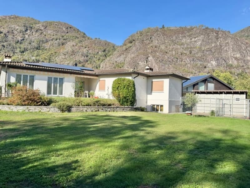 VENDESI A TEGNA – Casa unifamiliare di 5.5 locali con ampio giardino, a due passi dal Pozzo di Tegna (6)