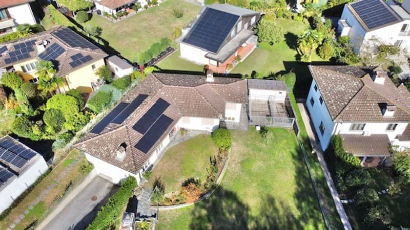 VENDESI A TEGNA – Casa unifamiliare di 5.5 locali con ampio giardino, a due passi dal Pozzo di Tegna (4)