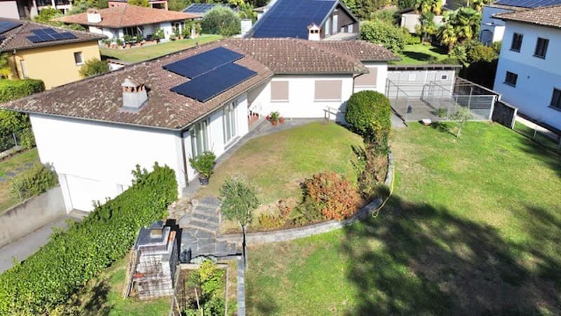 VENDESI A TEGNA – Casa unifamiliare di 5.5 locali con ampio giardino, a due passi dal Pozzo di Tegna (2)