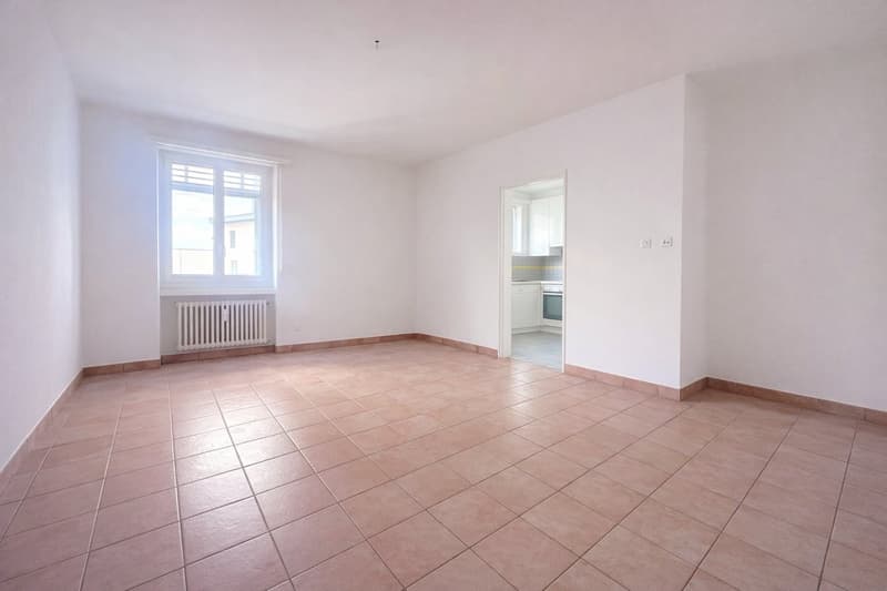 High Floor - Refurbished Building (2)