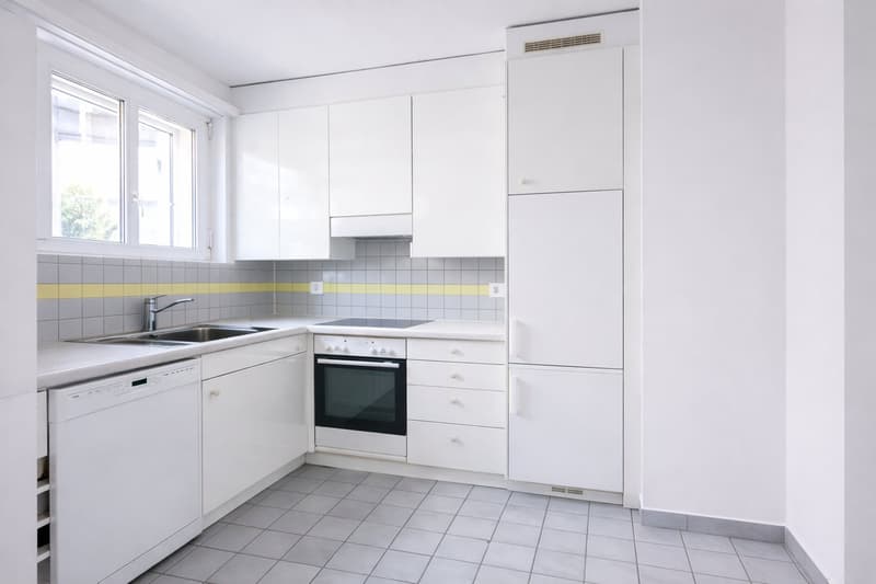 High Floor - Refurbished Building (6)